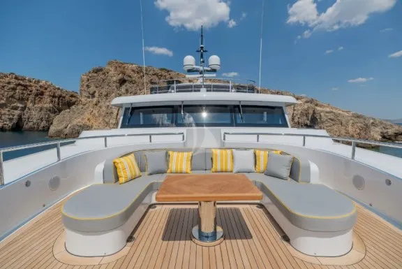 Seating/observation area forward of bridge
