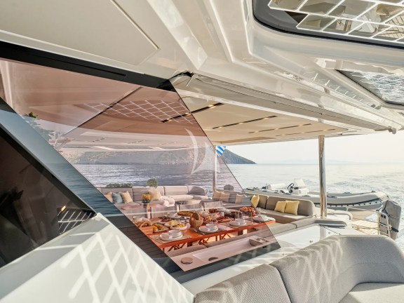 Cockpit view from side sofa (Sistership)