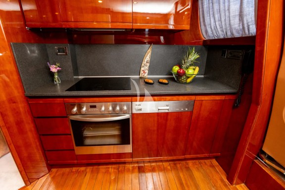 Image of PAREAKI yacht #32
