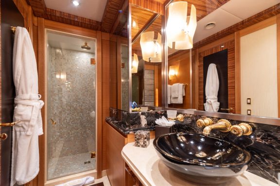 Double cabin bathroom