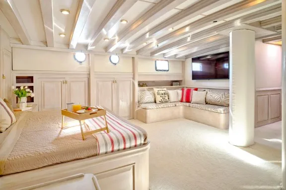 Image of WHITE PEARL yacht #33