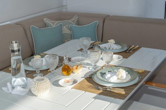 Sundeck dining detail