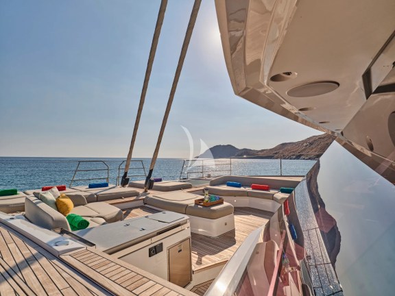 foredeck wet bar