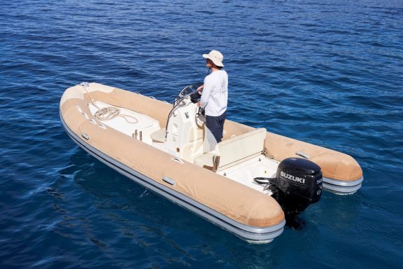 Image of ELENA of LONDON yacht #35