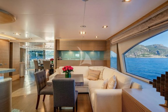 Upper Deck Lounge