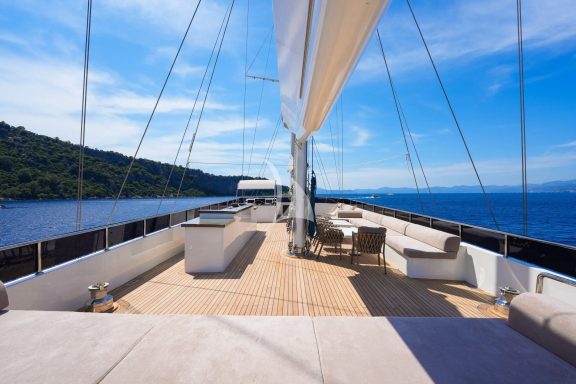 Image of KING OF THE SEA yacht #13