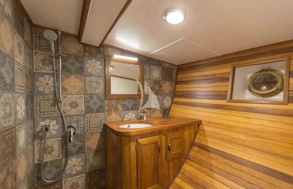 Double suite bathroom
