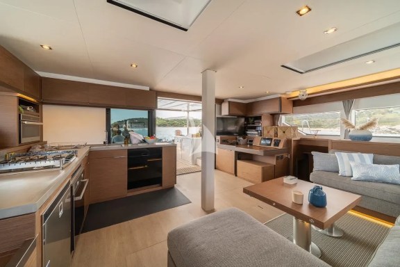 Salon & Galley