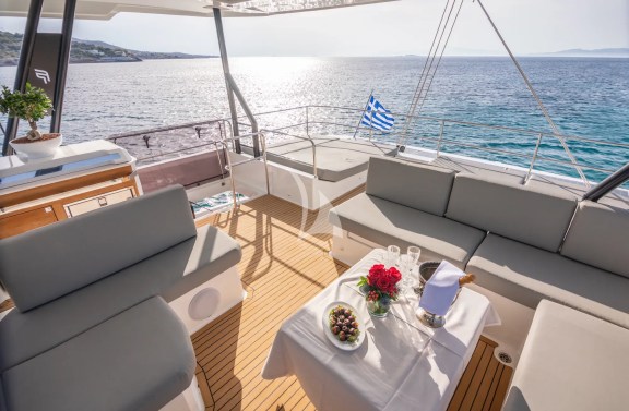 Flybridge sitting area