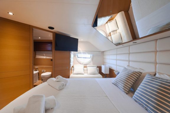 Image of BLUEWAVE yacht #16