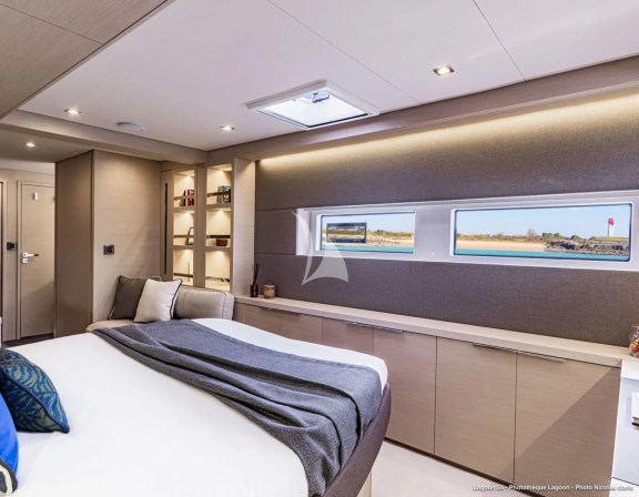 Master cabin - Factory photo