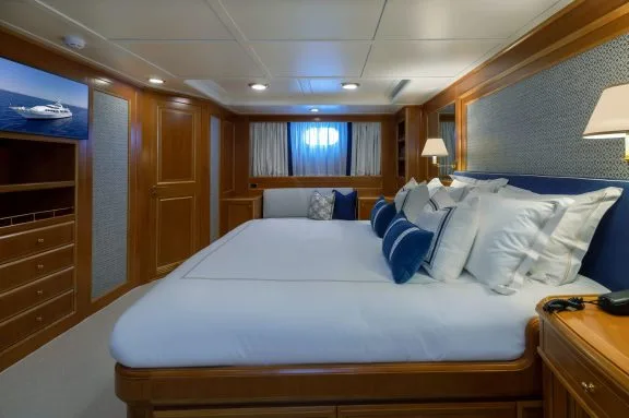 Full beam VIP cabin
