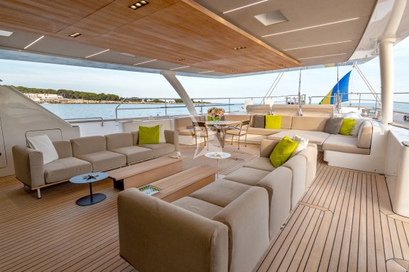 Main deck aft lounge and dining area
