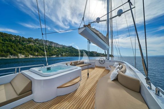 Sundeck Jacuzzi