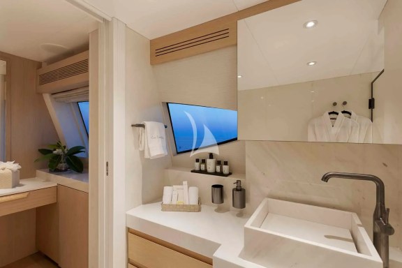 1st Master Cabin en suite bathroom (upper deck)