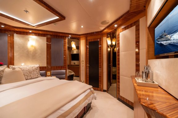Double cabin