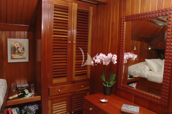 Double Cabin details