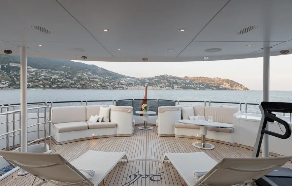 Bridge deck aft
