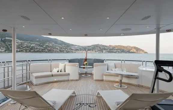 Bridge deck aft