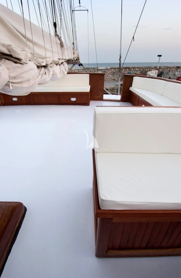 Upper Deck