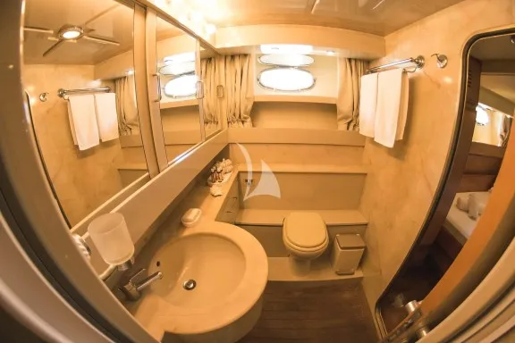 Double cabin en suite facilities