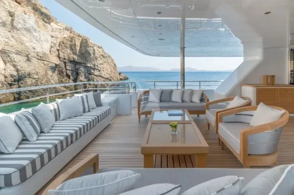 Aft deck seating