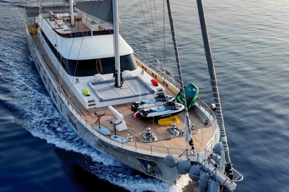 Image of De Love yacht #4