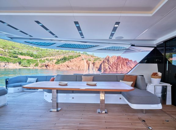 Dinner table cockpit (Sistership)