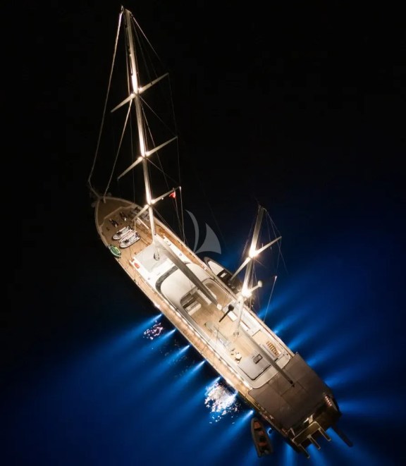 Image of De Love yacht #11