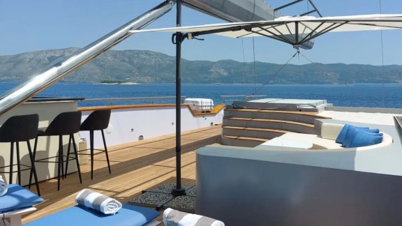 Sundeck bar