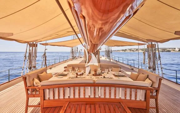 Image of ELENA of LONDON yacht #10