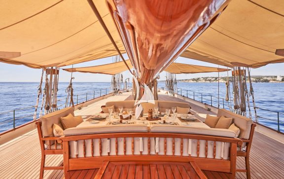 Image of ELENA of LONDON yacht #11