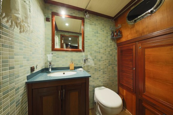 Double Cabin Bathrooms