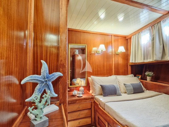 Guest cabin