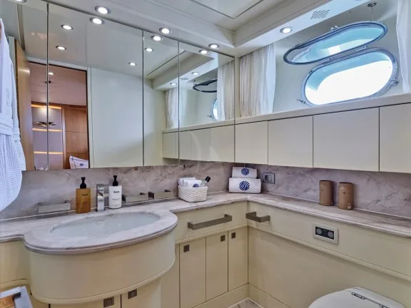Twin Bathroom I
