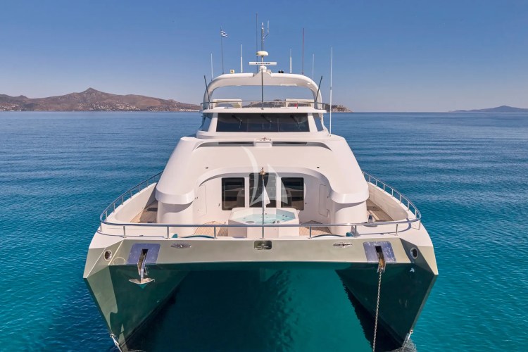 Front view with deck jacuzzi
