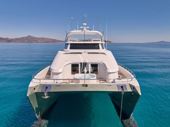 Front view with deck jacuzzi