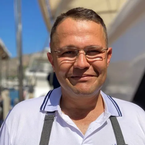 Crew of HAPPY DAYS|Hakan Darıyemez — Chef