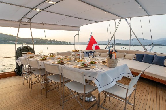 Aft Dining Area