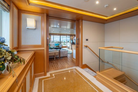 Upper deck foyer