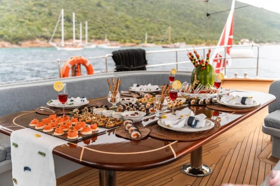 Image of LE PIETRE yacht #32