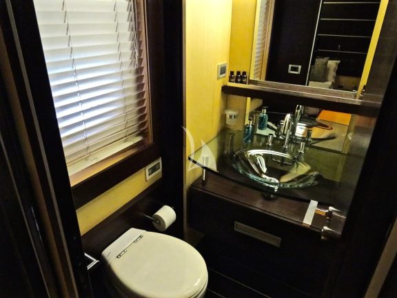 En-suite facilities (Twin Cabin)
