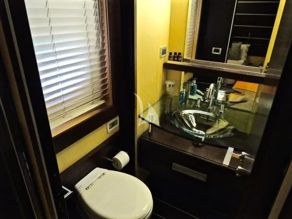 En-suite facilities (Twin Cabin)