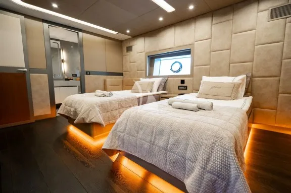 Image of NORTH WIND yacht #30