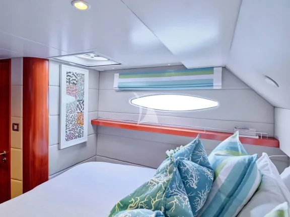 Guest cabin