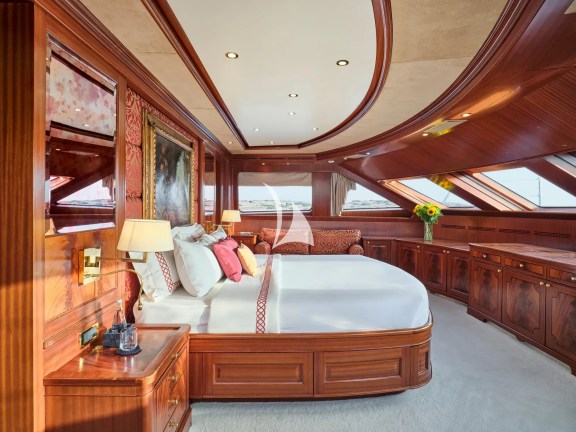 Image of OPTION B yacht #42