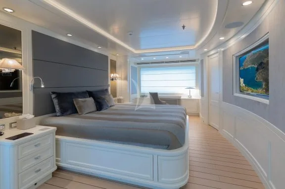 Master stateroom (on main deck)