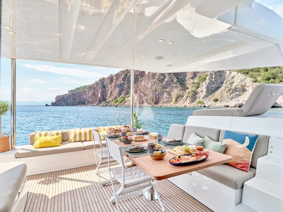 Aft deck dining