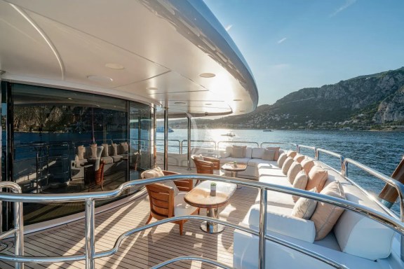 Upper Deck Lounge