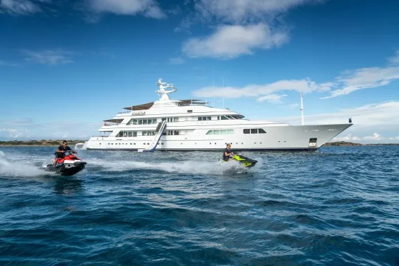 Image of FOS yacht #70